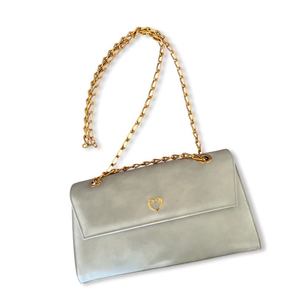 Fine leather bag.